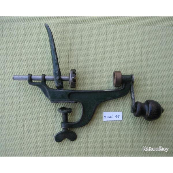 Sertisseur  ancien  pour  cartouches  normales  ou  �  broches   cal 16  No 2