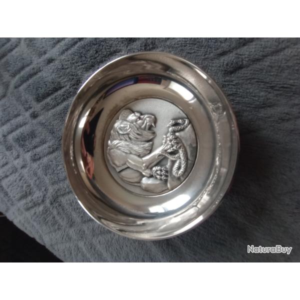 Coupelle militaria en m�tal argent�