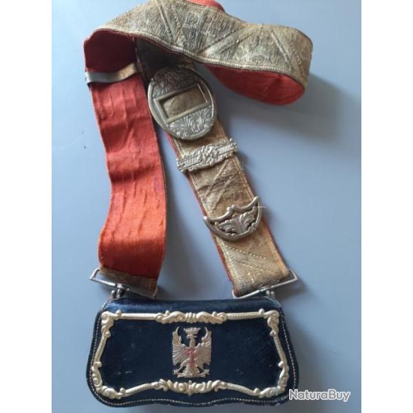 Belle giberne espagnole d'officier sup�rieur en grande tenue aux armes de l'Espagne, avec insignes.