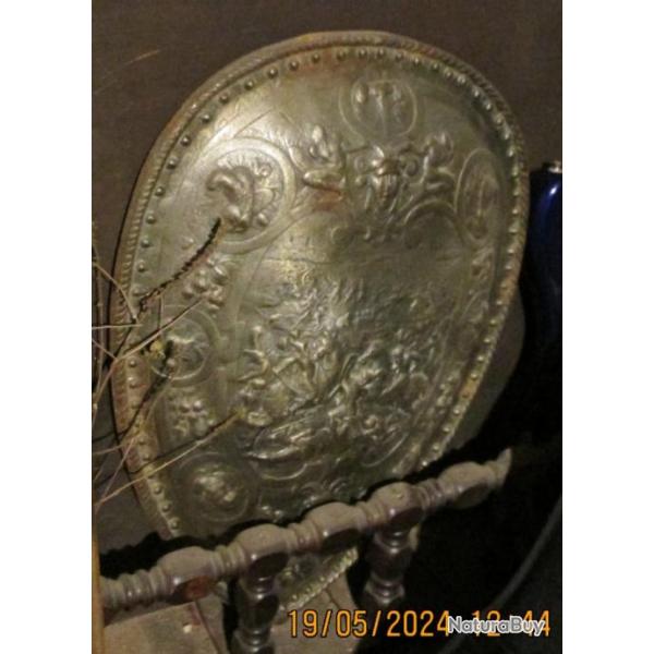 BOUCLIER HENRI II �poque NAPOLEON III  en fonte de fer