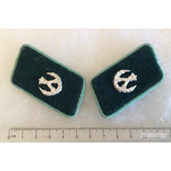 PAIRE DE PATTES DE COL VERTES avec motif argent� non identifi�e