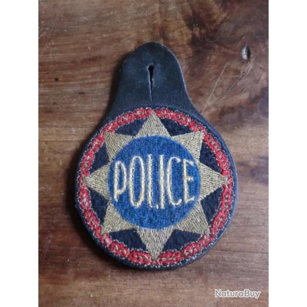 insigne brod�e  plaque de poitrine sur cuir  police obsol�te