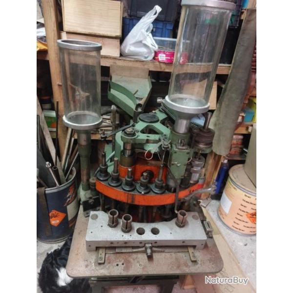 Machine a charger les cartouches