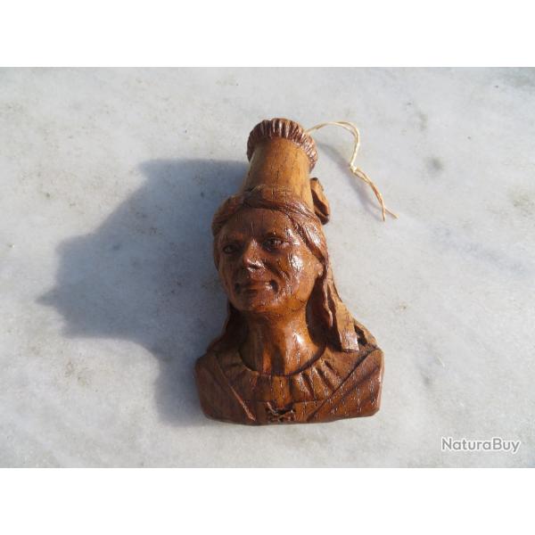 VINTAGE - Ancien buste en bois/r�sine sculpt� � la main de Bretonne avec coiffe - FRANCE (XX�)