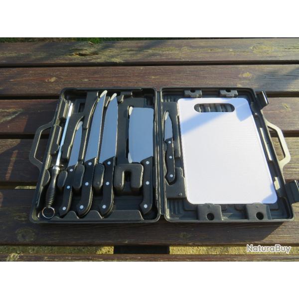 Kit complet Coffret de d�coupe de 5 couteaux avec un aiguiseur & une planche � d�couper - NEUF