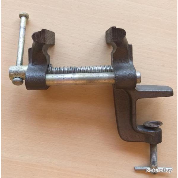 Un �tau "MANUFRANCE" , longueur mordaches 70 mm , �tat neuf