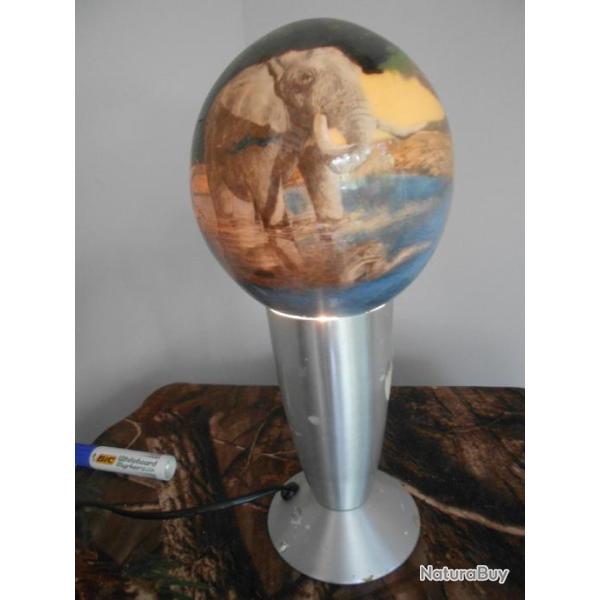 oeuf d'autruche mont� en lampe (artisana)