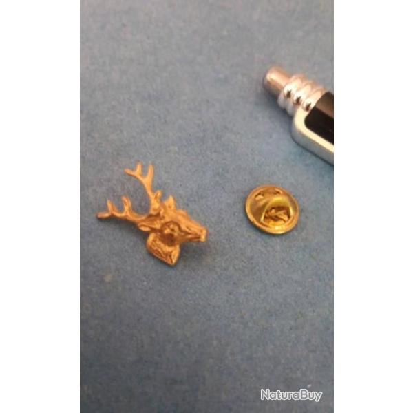 Pin's tete de cerf Relief Couleur Or Dor� Ref 1915