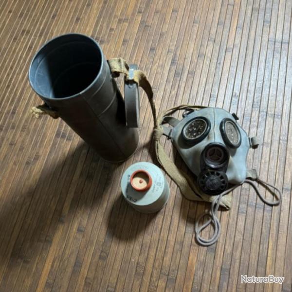 MASQUE A GAZ WW2 AVEC SA BO�TE 1938 - 39-45