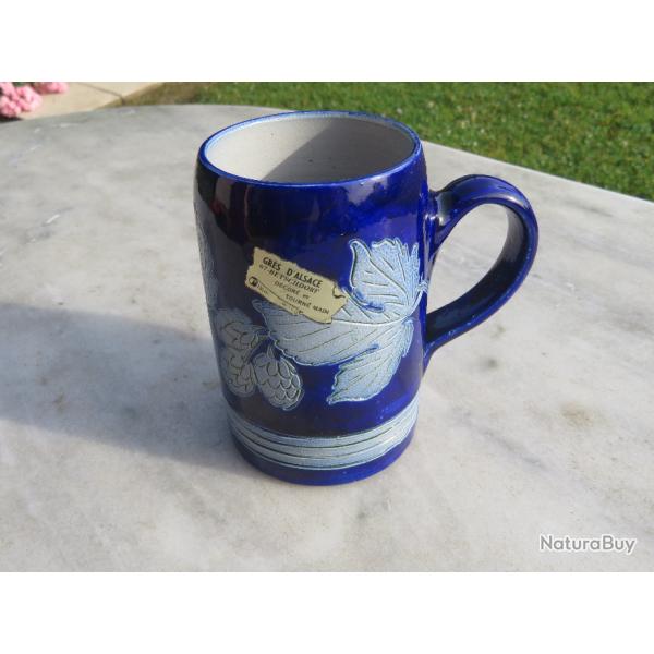 Grande chope a bi�re/Mug en gr�s au sel d'Alsace � d�cor floral sur fond bleu cobalt - (Vers 1950)