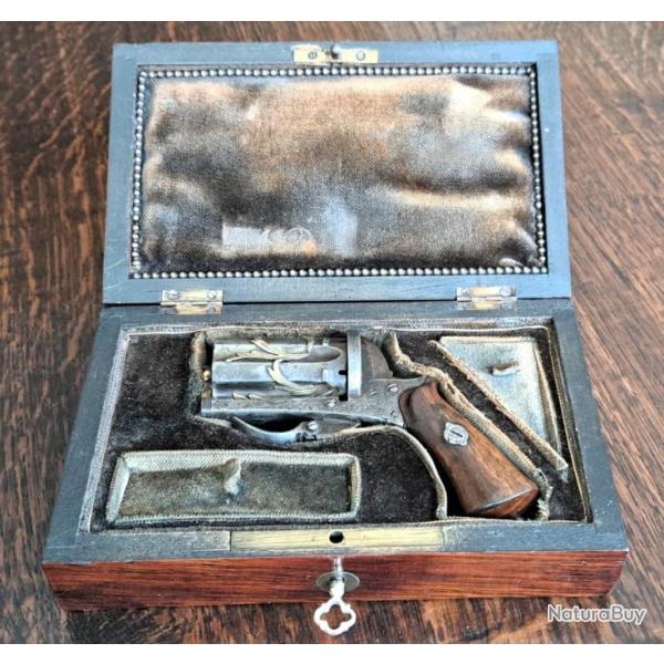 Pepperbox revolver with case