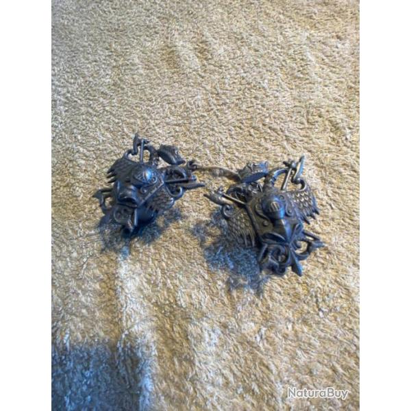 une paire de pat�res porte fusil, sabre.