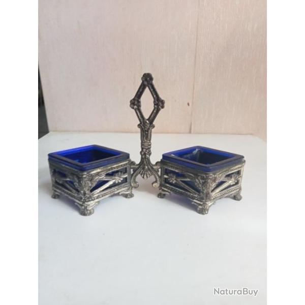 saliere poivriere de 1900 hauteur 11 cm x 17 cm m�tal argent�