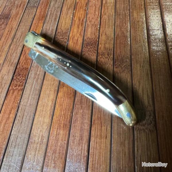 COUTEAU LAGUIOLE ARTISANALE FRAN�AIS EN CORNE BICOLORE -  GUILLOCHAGE