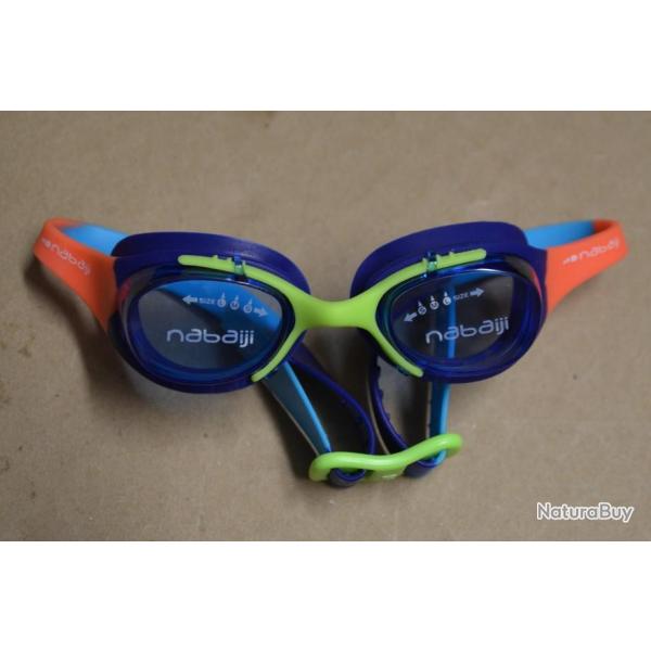 lunette piscine ou plong�e bleu