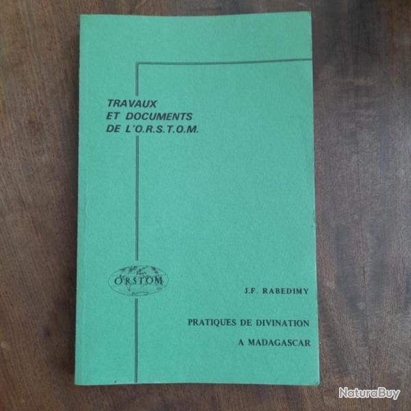 Pratiques de divination  Madagascar : technique du sikily en pays sakalava-menabe. Art divinatoire