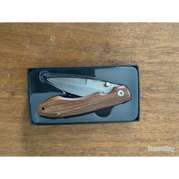 COUTEAU EN BOITE CADEAU    2025   N