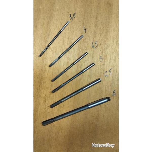 Un ensemble de 6 al�soirs cylindriques