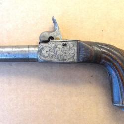 Pietit pistolet coup de poing &agrave; percussion