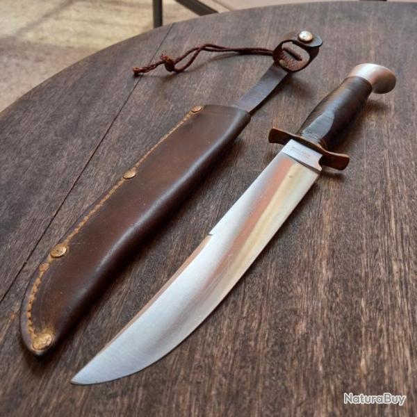 Tr�s Grand  Couteau de Chasse SABATIER Manche en Cuir avec  Fourreau en cuir