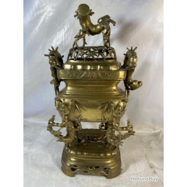 Encensoire asiatique ancienne en bronze sculpture