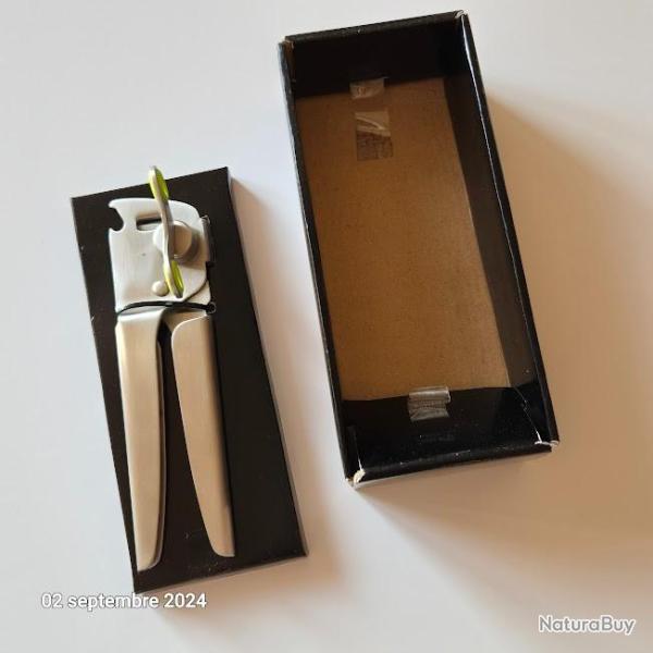 Ouvre bo�te en m�tal �pais de qualit�, tout inox  bross�