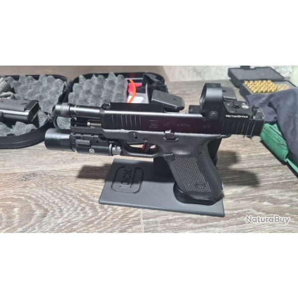 Stand / Support / Pr�sentoir pour pistolet Glock 17/17L/19/26/34/45 + 2 chargeurs personnalisable
