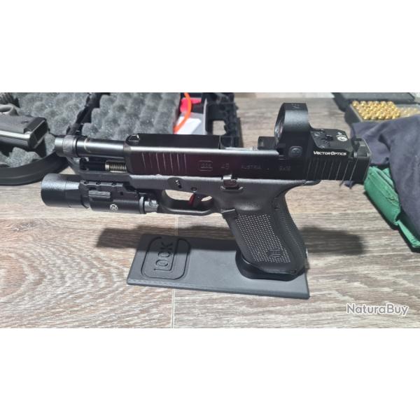 Stand simple / Support / Pr�sentoir pour pistolet Glock 17/17L/19/26/34/45 personnalisable