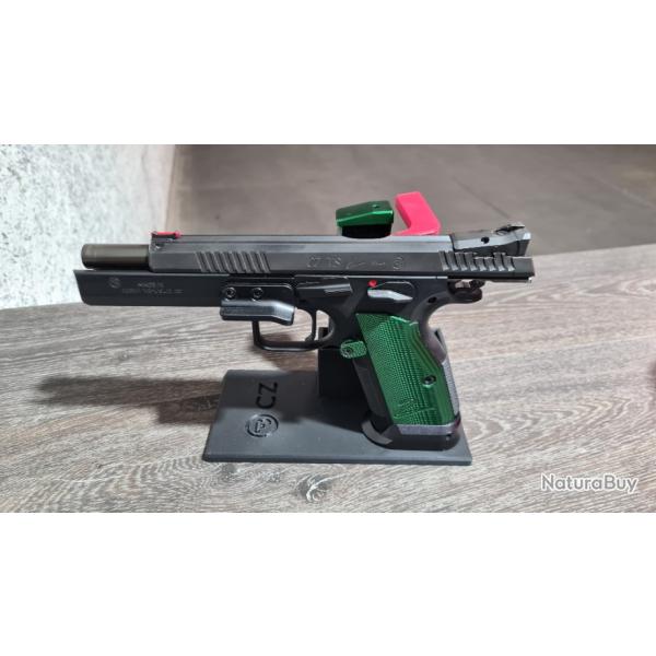 Stand / Support / Pr�sentoir pour pistolet CZ SHADOW TS2 + 2 chargeurs personnalisable.