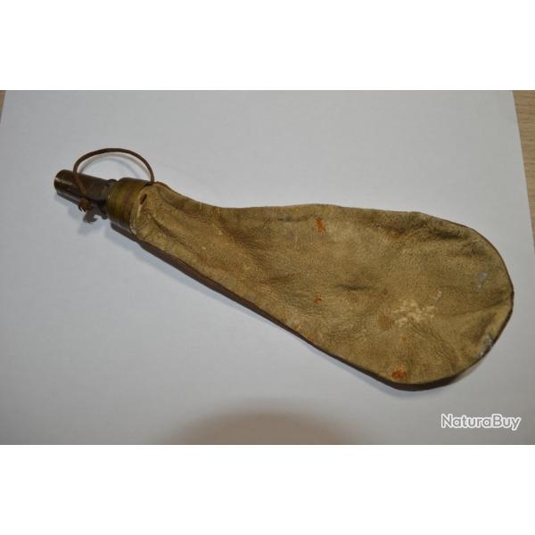 Ancienne poire � poudre pour r�volver ancien (17)