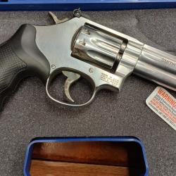 Revolver SMITH & WESSON 617 calibre .22LR 4" 10 coups