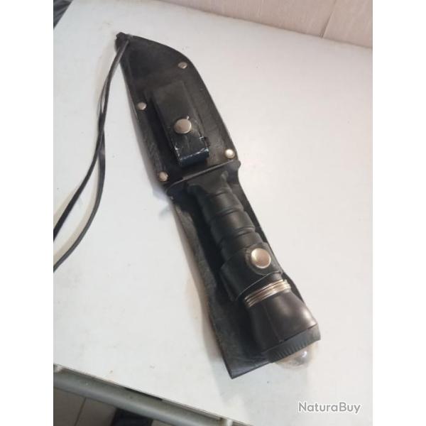 couteaux de chasse ancien lame de 15 cm avec son etui et �a pierre