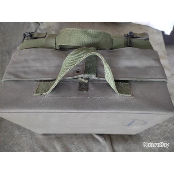 Lot trousse m�dicale et accessoires arm�e