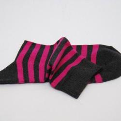 Offre d&egrave;s 2 paires de chaussettes ray&eacute;es coton d'Egypte Femme 34/36 ray&eacute; fushia gris