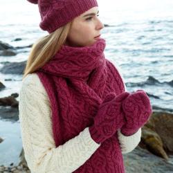 Bonnet chaud pompon pure laine m&eacute;rinos &eacute;cru ou framboise rose framboise
