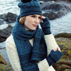 Bonnet pure laine m&eacute;rinos Jacquard nordique et pompon bleu