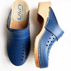 Sabot homme su&eacute;dois marque Ylin cuir ajour&eacute; cuir bleu cobalt