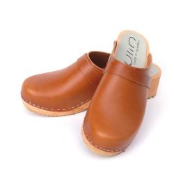 Sabot bois homme su&eacute;dois bois cuir tannage v&eacute;g&eacute;tal cuir cognac Veg