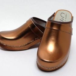 Sabot femme su&eacute;dois bois et cuir argent. gold ou bronze m&eacute;tal bronze