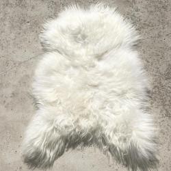 Peaux de mouton islandais tannage v&eacute;g&eacute;tal grande taille gris, brun, &eacute;cru blanc &eacute;cru 100-110 cm