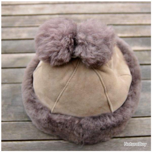 Toque femme en peau de mouton retourn�e beige fonc�