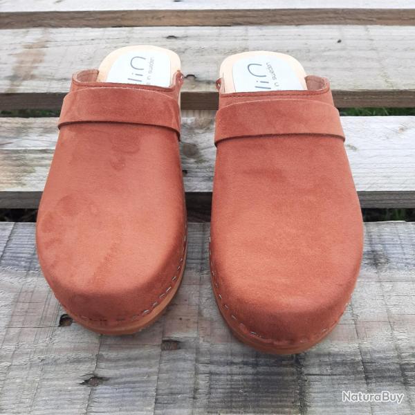 Sabot su�dois femme cuir gras ou nubuck velours p�che et bois nubuck cognac