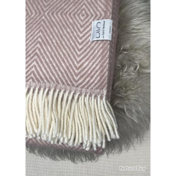 Plaid pure laine vierge scandinave � chevrons  rose