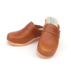 Sabots femme et homme su&eacute;dois bois et cuir lisse ou mat cuir cognac Veg