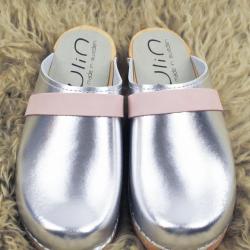 Sabots en bois femme et cuir m&eacute;tallis&eacute; bande nubuck ou cuir M&eacute;tal argent&eacute;