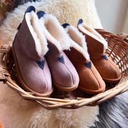 Chaussons Femme et Hommes chauds et hauts en peau d agneau moka