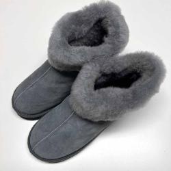 Chaussons mouton su&eacute;dois pour femme avec couture gris anthracite