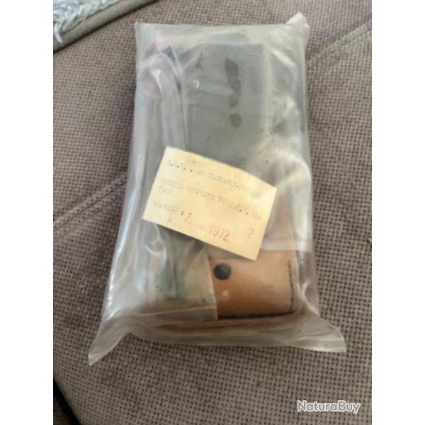 Trousse de nettoyage Mat 49 compl�te neuve jamais utilis� emballage d'origine ferm� de 1972 en tr�s