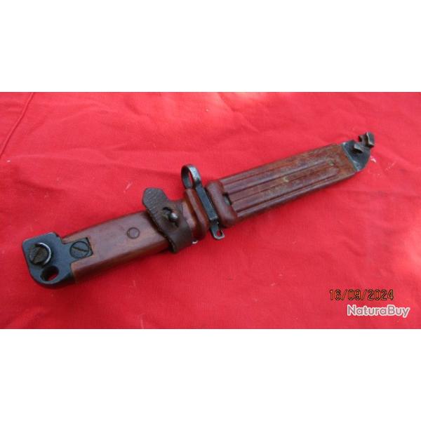 baionnette AK 47 kalachnikov kalach Soviet Russe URSS pacte de Varsovie coupe barbel� bak�lite rouge