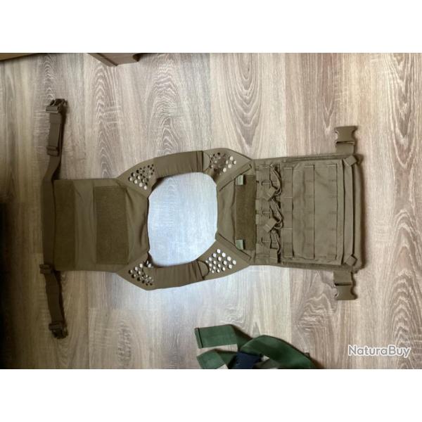 Porte plaques eagle industries. gilet pare balles.coyote.neuf.